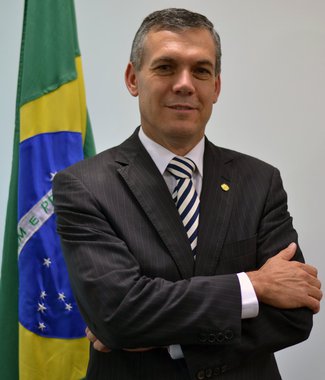 Zé Silva assume Trabalho e Emprego