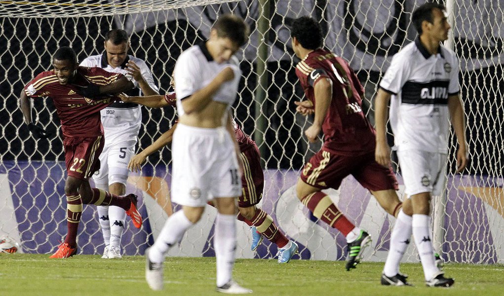 Flu toma virada e dá adeus à Libertadores