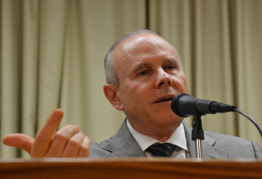 Mantega: não há data para anúncio de cortes