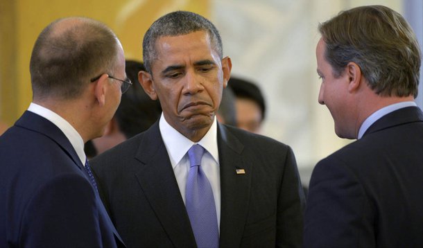 Italy's Prime Minister Enrico Letta (L), U.S. President Barack Obama (C) and British Prime Minister David Cameron (R) talk at the second working session of the G20 Summit in the Constantine Palace in Strelna, St. Petersburg, September 6, 2013.  REUTERS/Al