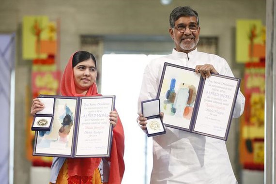 Malala Yousafzai e Kalaish Satyarthi recebem o Nobel da Paz em Oslo. 10/12//2014 REUTERS/Cornelius Poppe/NTB Scanpix/Pool