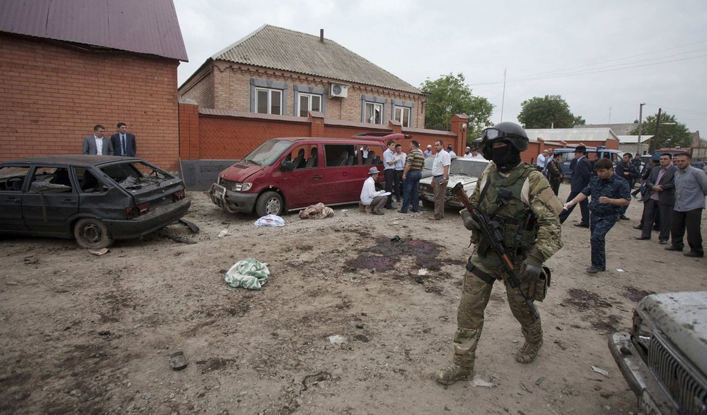 Ataque a bomba e tiroteio em mesquita matam oito na Rússia
