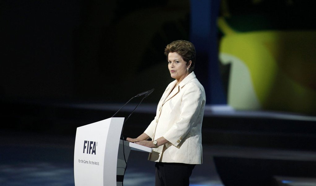 Dilma: Brasil vai vencer dentro e fora de campo