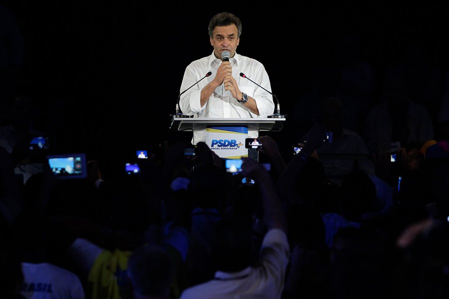 Aécio: Queremos tirar o País das garras do PT