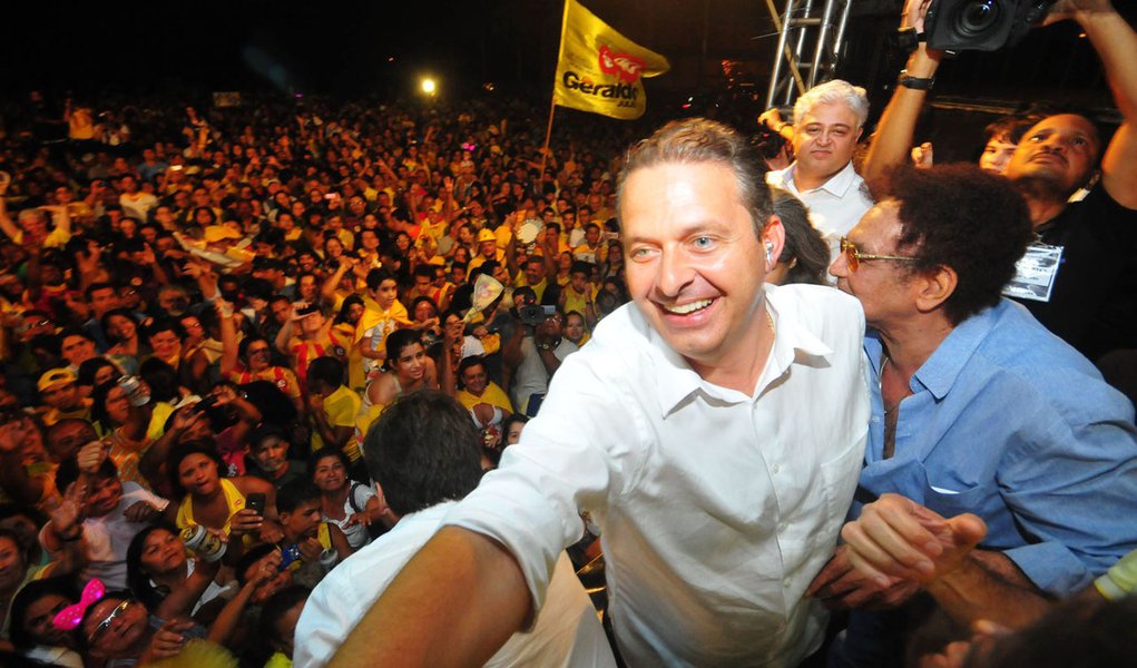 Eduardo Campos começa a taxiar para voos maiores