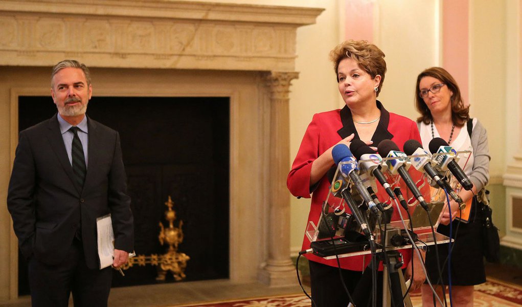 De Londres, Dilma encara montadoras e ameaça GM