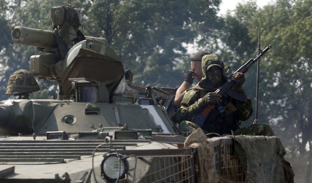 Soldados ucranianos em veÃ­culo blindado perto da cidade de Nikishinom na regiÃ£o de Donetsk. 04/08/2014  REUTERS/Sergei Karpukhin
