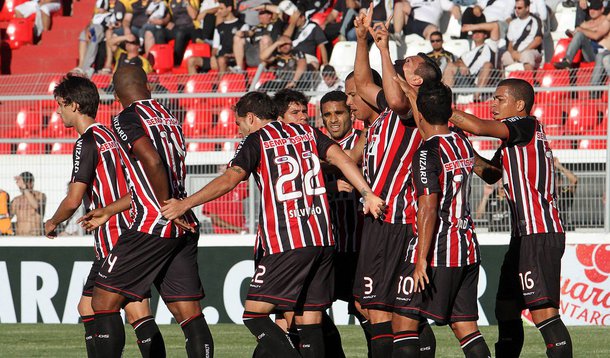 São Paulo bate Macaca por 2 a 0 no Moisés Lucarelli