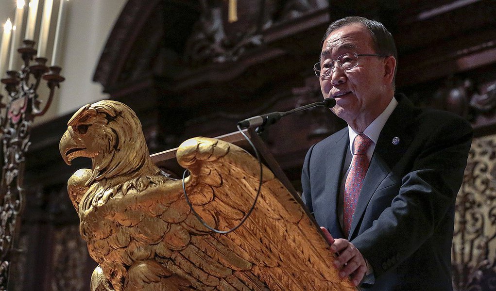 Ceremony and Lecture for 2014 Harvard Humanitarian of the Year Award [Harvard Memorial Church]