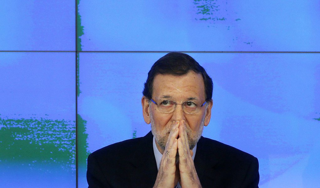 Socialistas pedem renúncia de Rajoy por escândalo de corrupção