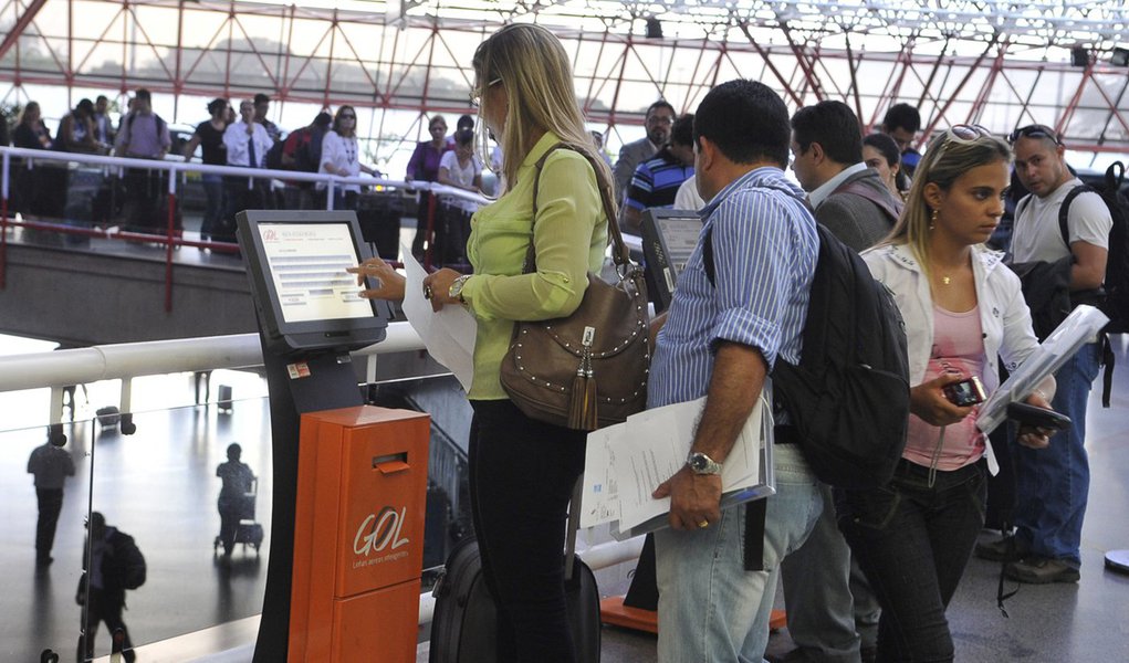 Anac vai fiscalizar sistemas de check-in de TAM e Gol