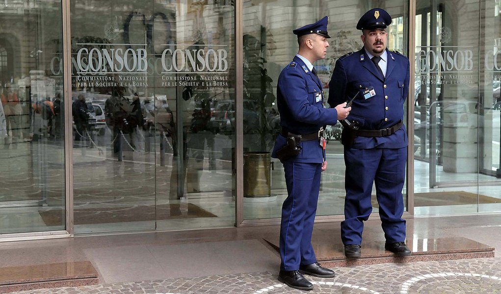 Ameaça de bomba esvazia prédio em Milão