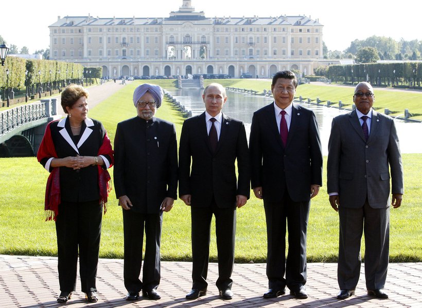 Brazil's President Dilma Rousseff, India's Prime Minister Manmohan Singh, Russia's President Vladimir Putin, China's President Xi Jinping and South African President Jacob Zuma (L-R) pose for a picture after a BRICS leaders' meeting at the G20 Summit in S
