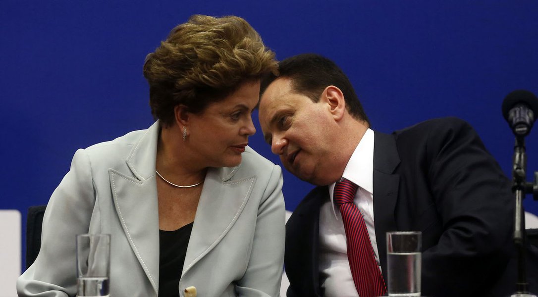 DF - DILMA/PSD  - POLÕTICA -  A presidente Dilma Rousseff e o presidente do Partido Social   Democr·tico (PSD), Gilberto Kassab, participam da convenÁ„o   nacional da sigla que oficializou o apoio ‡ candidatura Dilma/Temer   para as eleiÁıes presidenciais