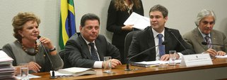 No Senado, Perillo volta a defender incentivos