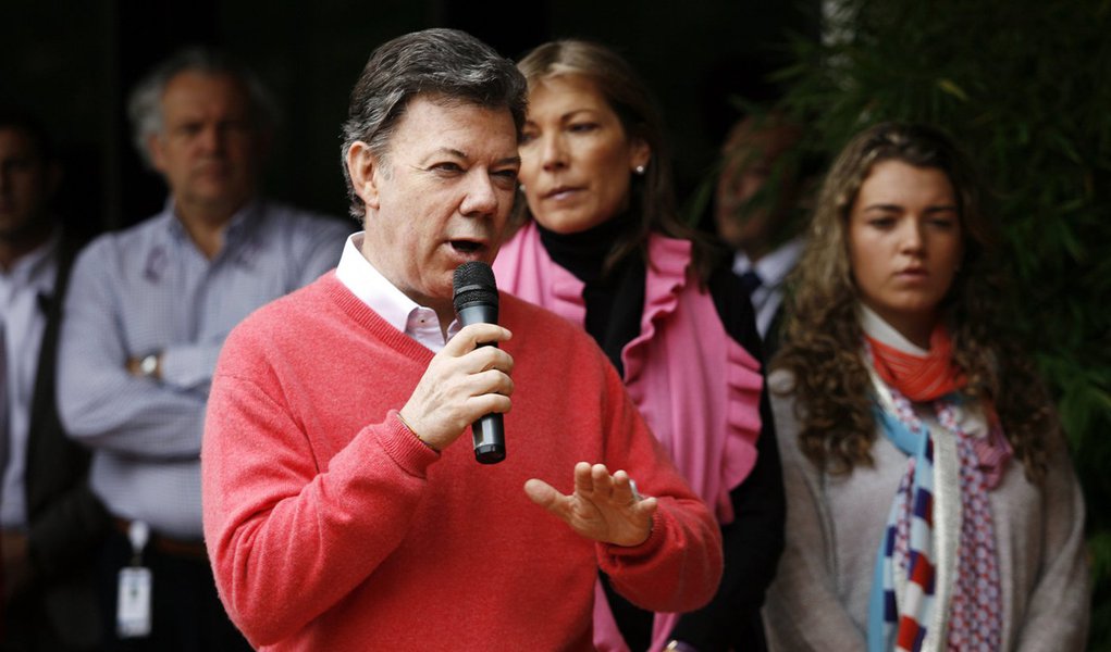 Presidente colombiano se diz curado do câncer