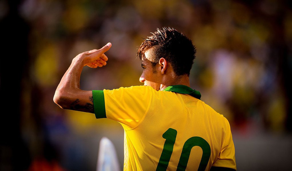 Neymar chega ao Barça como novo 10 da seleção