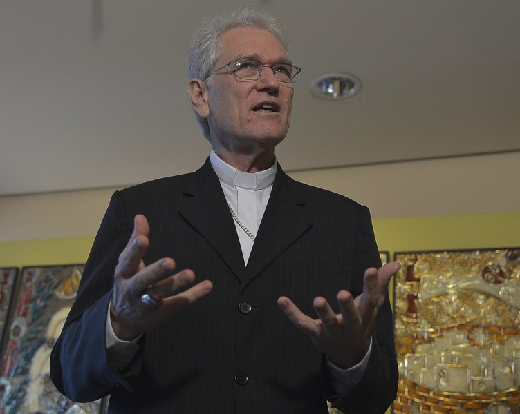 "Deus pode reservar surpresa com papa não europeu"