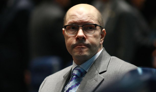 PGR pede anulação de liminar que permite candidatura de Demóstenes Torres