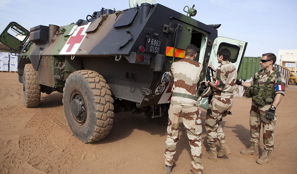 Forças francesas retomam região estratégica no Mali