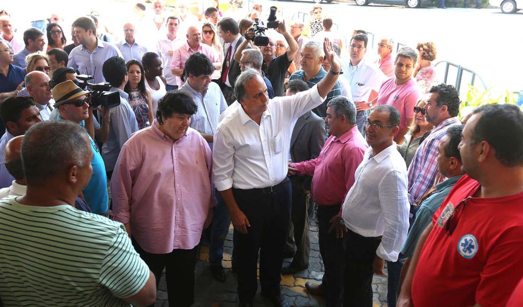 30-10-2014; Volta Redonda-RJ; Governador Luiz Fernando Pezão no lançamento do projeto CidadeProtegida, Cidadão Mais Seguro; Foto: Shana Reis