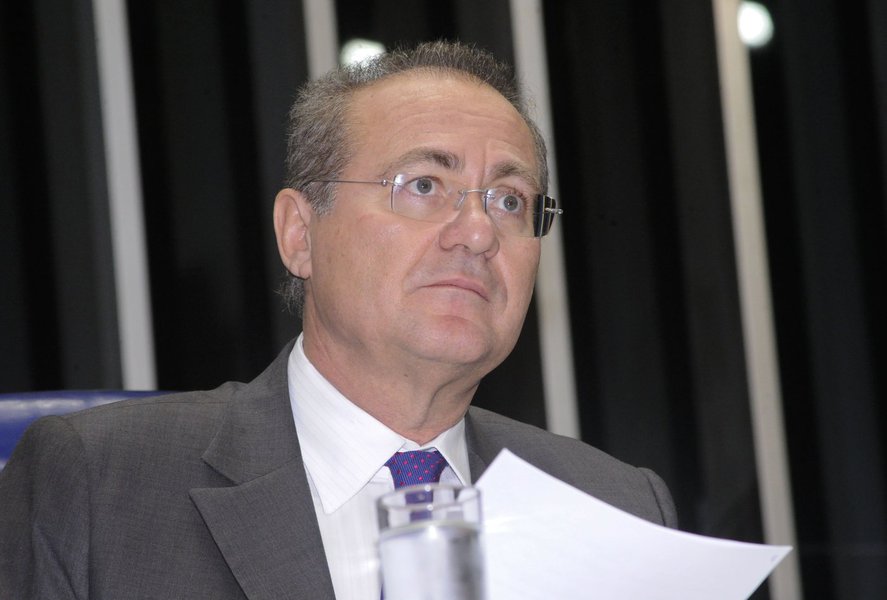 Renan devolve R$32 mil por voo em avião da FAB