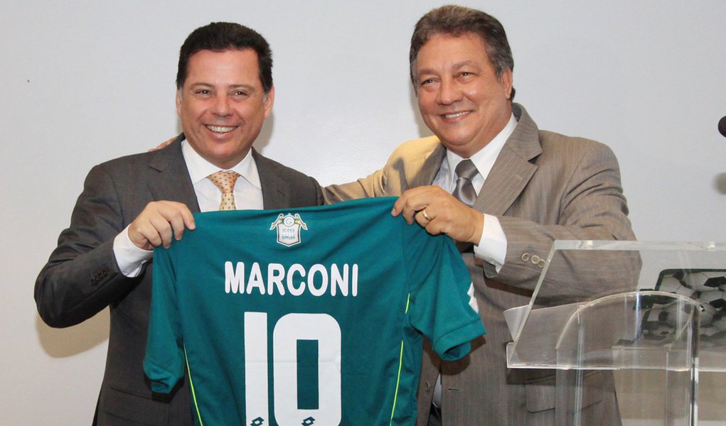 Perillo homenageia Goiás pelo acesso à Série A
