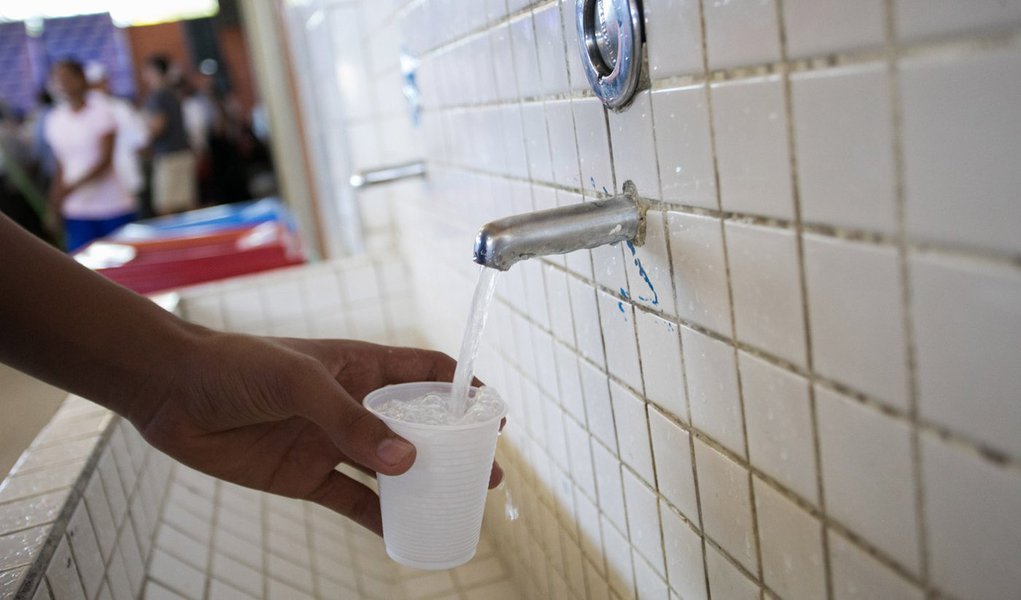 O governador Geraldo Alckmin durante anúncio de ampliação do Programa PURA (Programa de Uso Racional de Água). Data: 10/02/2014. Local: Osasco/SP. 
Foto: Edson Lopes Jr/A2 FOTOGRAFIA