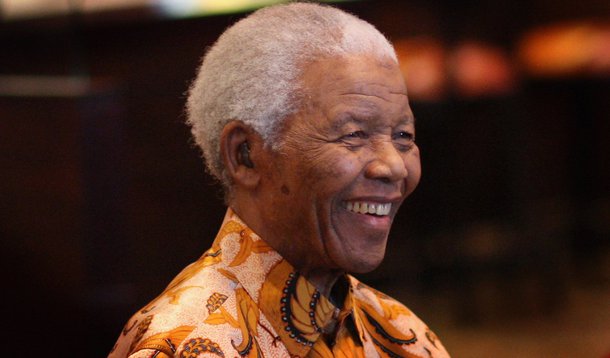 Nelson Mandela receberá tratamento em casa