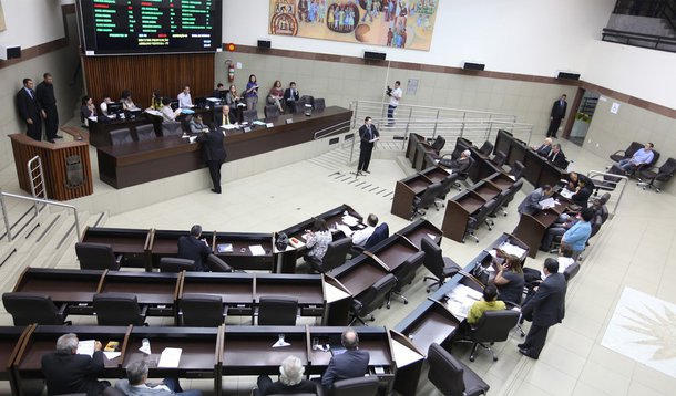 Câmara de BH tem renovação histórica
