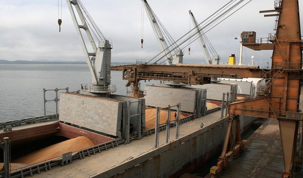 Brasil terá superávit de US$ 2 bilhões no ano