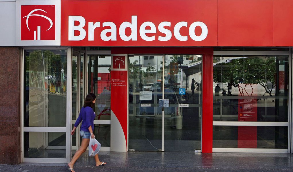Bradesco vê menos calotes e expande oferta de crédito