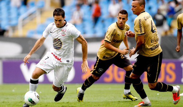 Botafogo e Corinthians ficam no 2 a 2