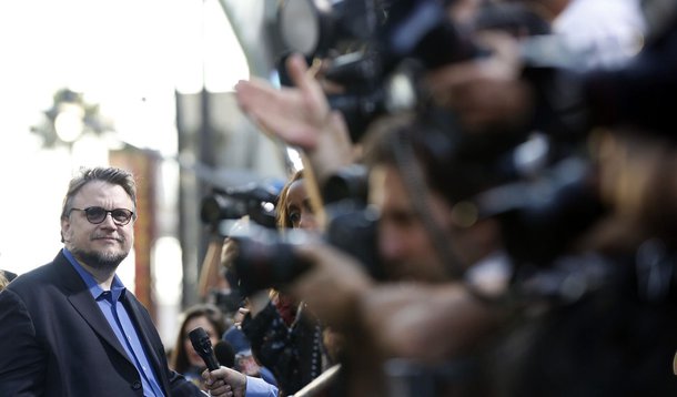 Guilherme del Toro filma batalha épica