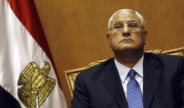 Presidente interino do Egito dissolve Parlamento