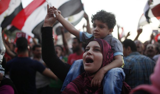 Nas ruas, egípcios pedem a renúncia de Mursi