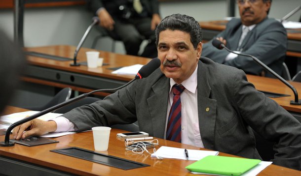 Pela reforma, João Paulo quer suspender recesso