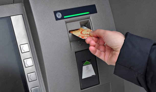 Maioria dos brasileiros muda de banco se taxas forem menores
