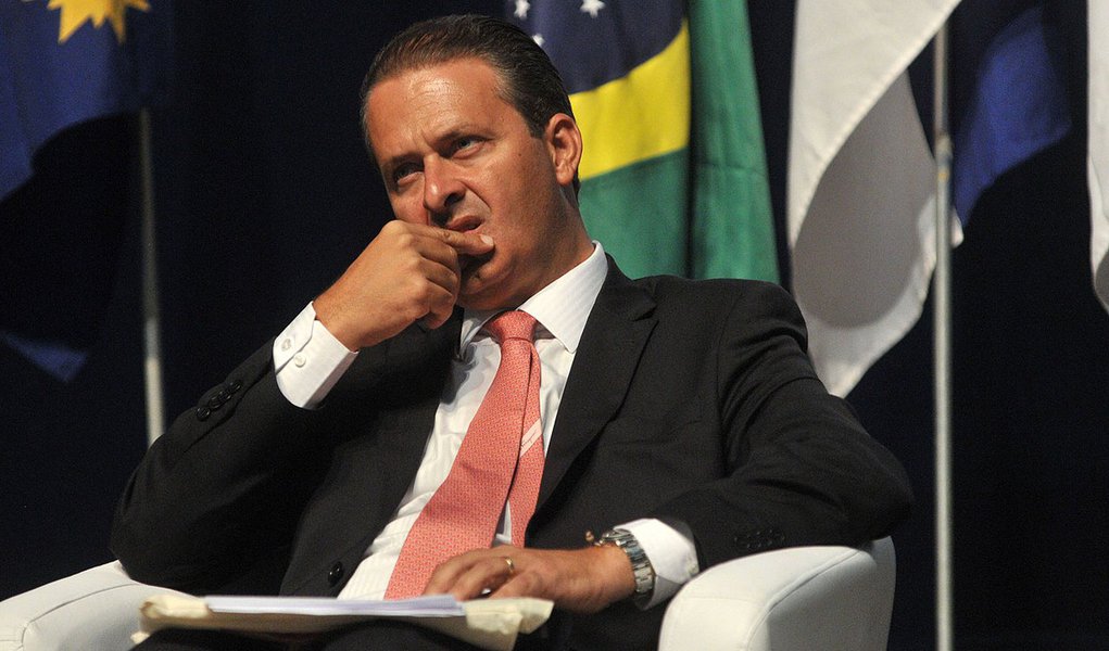 Campos volta a criticar antecipação eleitoral