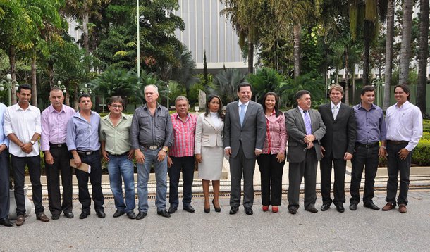 Perillo reafirma parceria com 13 prefeitos do PMDB