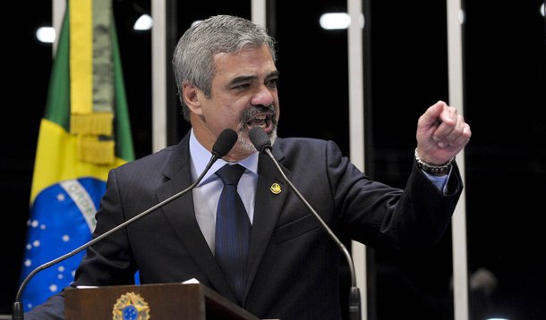 Humberto quer reforma política valendo já em 2014
