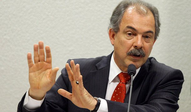 MERCADANTE20  BSB DF  Mercadante/CAE - NACIONAL - 28/06/2011 - O ministro da CiÃªncia e Tecnologia, Aloizio Mercadante  presta esclarecimento durante  audiÃªncia pÃºblica da ComissÃ£o de Assuntos EconÃ´micos (CAE) do Senado sobre  sobre denÃºncias de envo