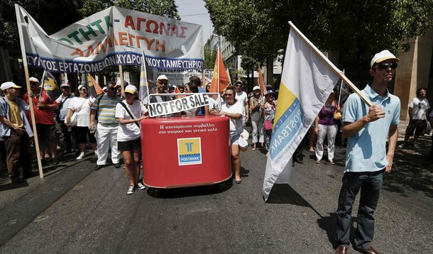 Economia grega encolheu 7,1% em 2011