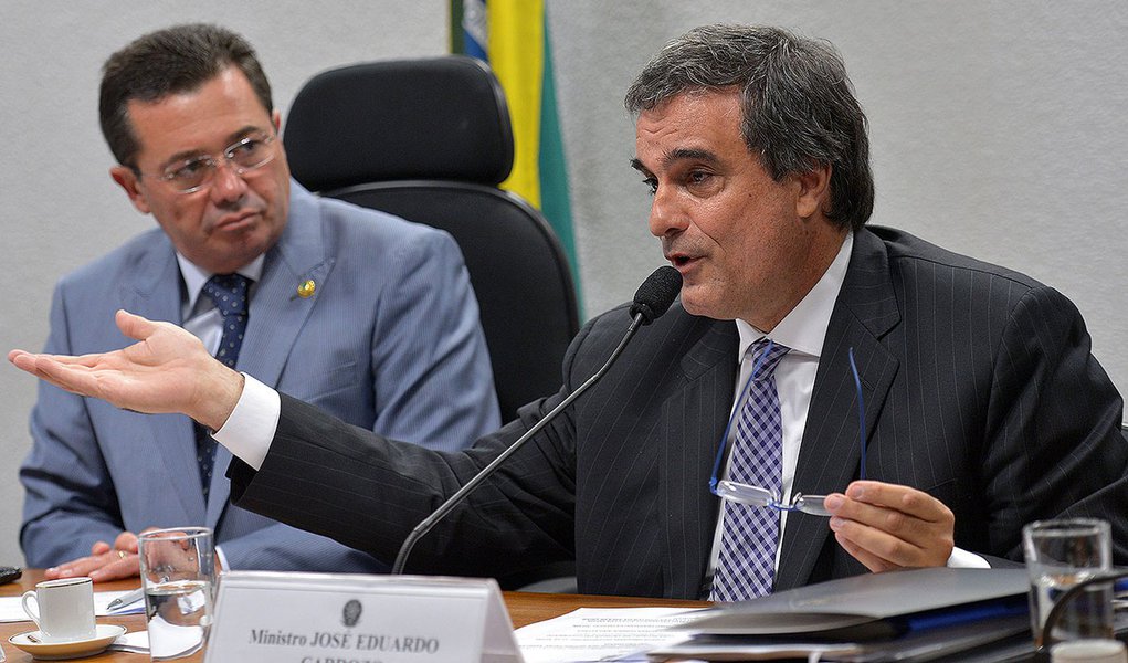 A Comissão de Constituição e Justiça (CCJ) do Senado ouve, o ministro da Justiça, José Eduardo Cardozo.Ele foi convidado a explicar procedimentos adotados na investigação da Polícia Federal sobre denúncia de formação de cartel e pagamento de propina em li