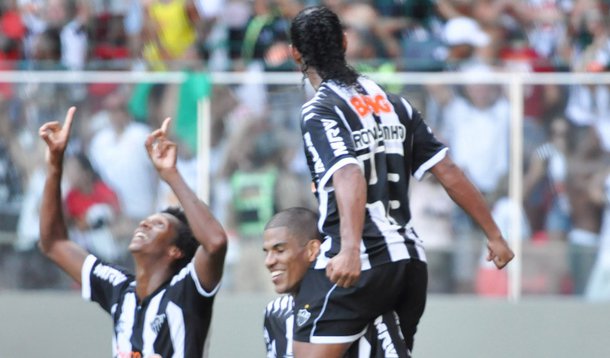 Atlético-MG vence Flu e campeonato segue aberto