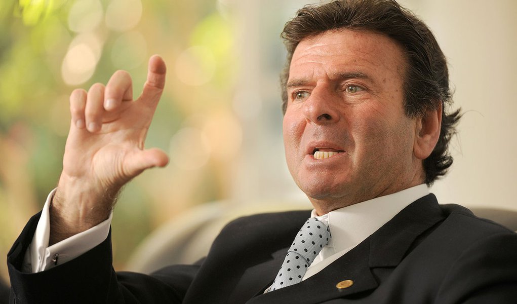 Estado: Fux deu vexame ao tirar da pauta auxilio-moradia