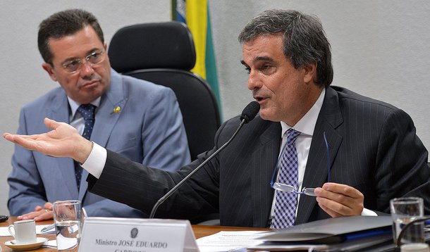 A Comissão de Constituição e Justiça (CCJ) do Senado ouve, o ministro da Justiça, José Eduardo Cardozo.Ele foi convidado a explicar procedimentos adotados na investigação da Polícia Federal sobre denúncia de formação de cartel e pagamento de propina em li