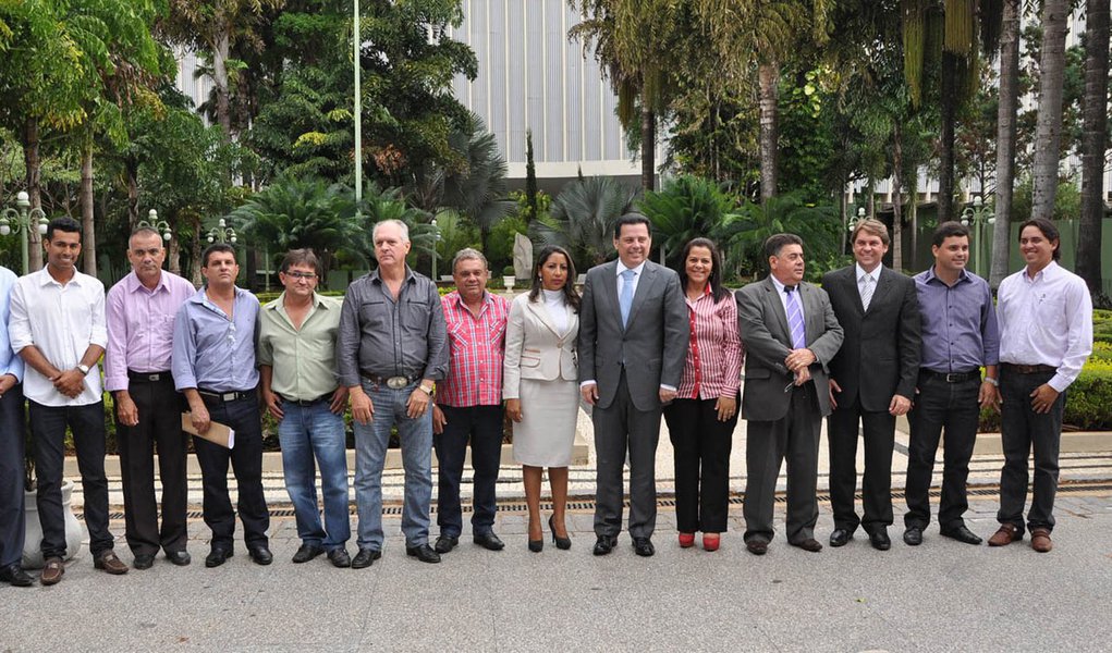 Perillo reafirma parceria com 13 prefeitos do PMDB