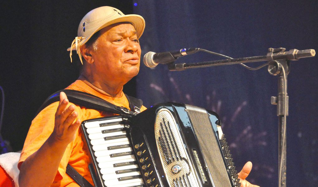 Dominguinhos apresenta melhoras e deixa sedação