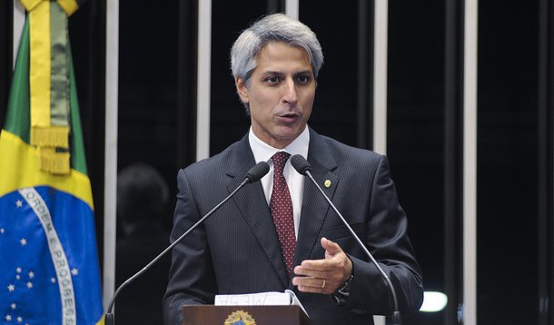 Sessão solene em comemoração aos 190 anos do Parlamento brasileiro.

Em discurso na tribuna do plenário do Senado, Deputado Alessandro Molon (PT-RJ)